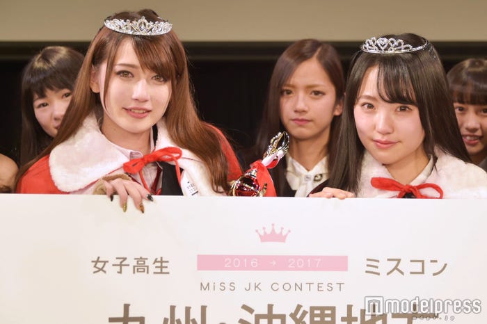 日本一のかわいい女子高生を決めるミスコン<九州沖縄地方予選/グランプリ:ゆまちょすさん(左)&準グランプリ: みなみさん(右)>(C)モデルプレス