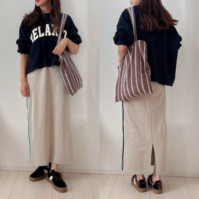 ロゴスウェットとラインスカートに