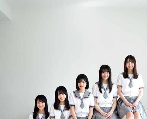 乃木坂46 新4期生、制服で初々しさ溢れるグラビア