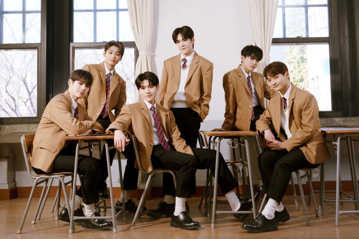 DXTEEN(C)LAPONE Entertainment