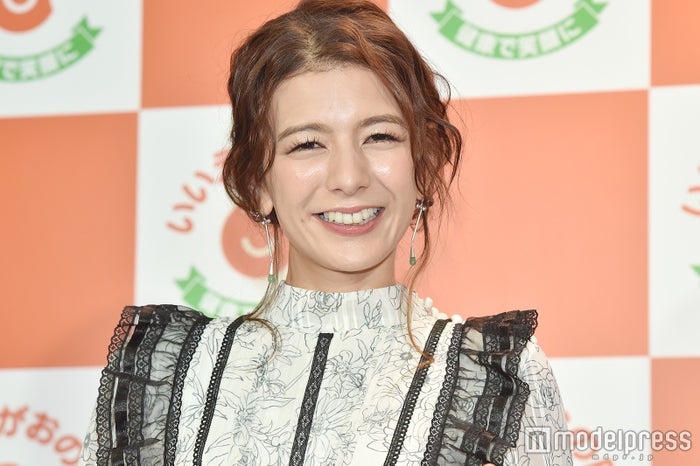 スザンヌ「気取らず飾らず」友人家族との“お家ごはん”公開 キーマカレー・参鶏湯などズラリ並ぶ食卓に「華やかで素敵」「子どもも大人も嬉しいメニュー」の声