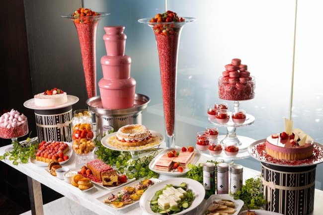 フレンチ キッチン「ストロベリー アフタヌーンティー」／画像提供：グランド ハイアット 東京