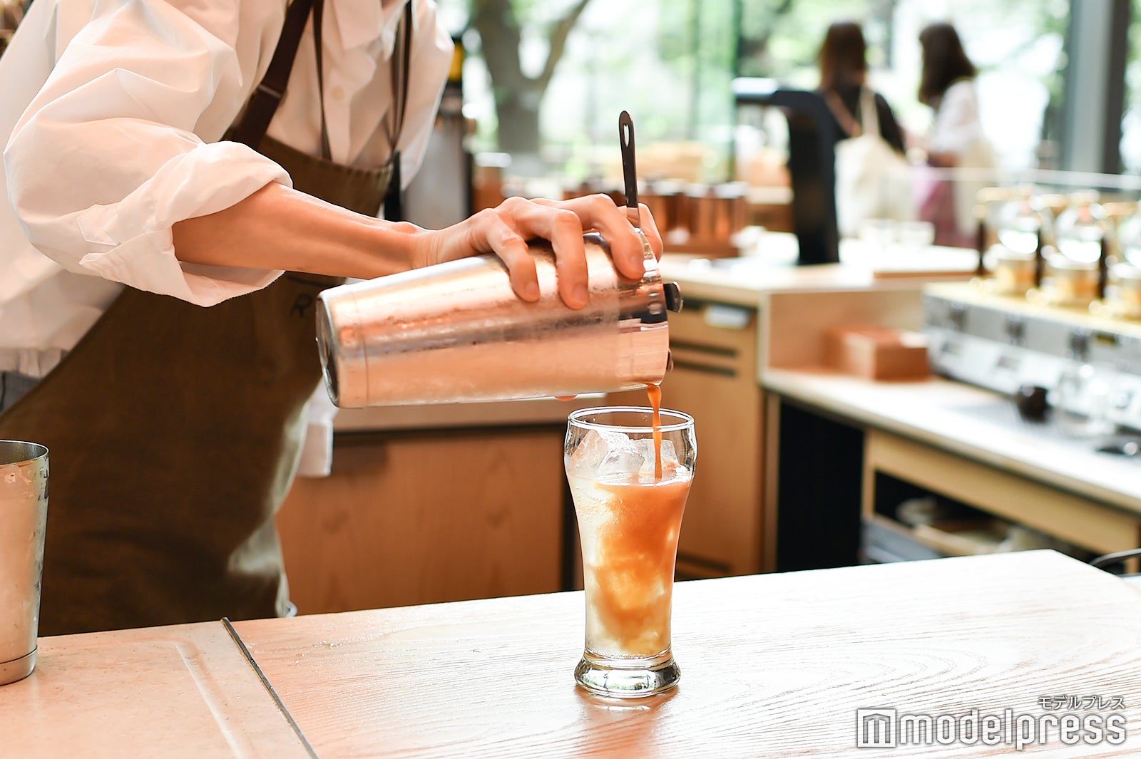 「スターバックス リザーブ ロースタリー 東京」新商品エスプレッソ LOVES コーラを作る様子（C）モデルプレス