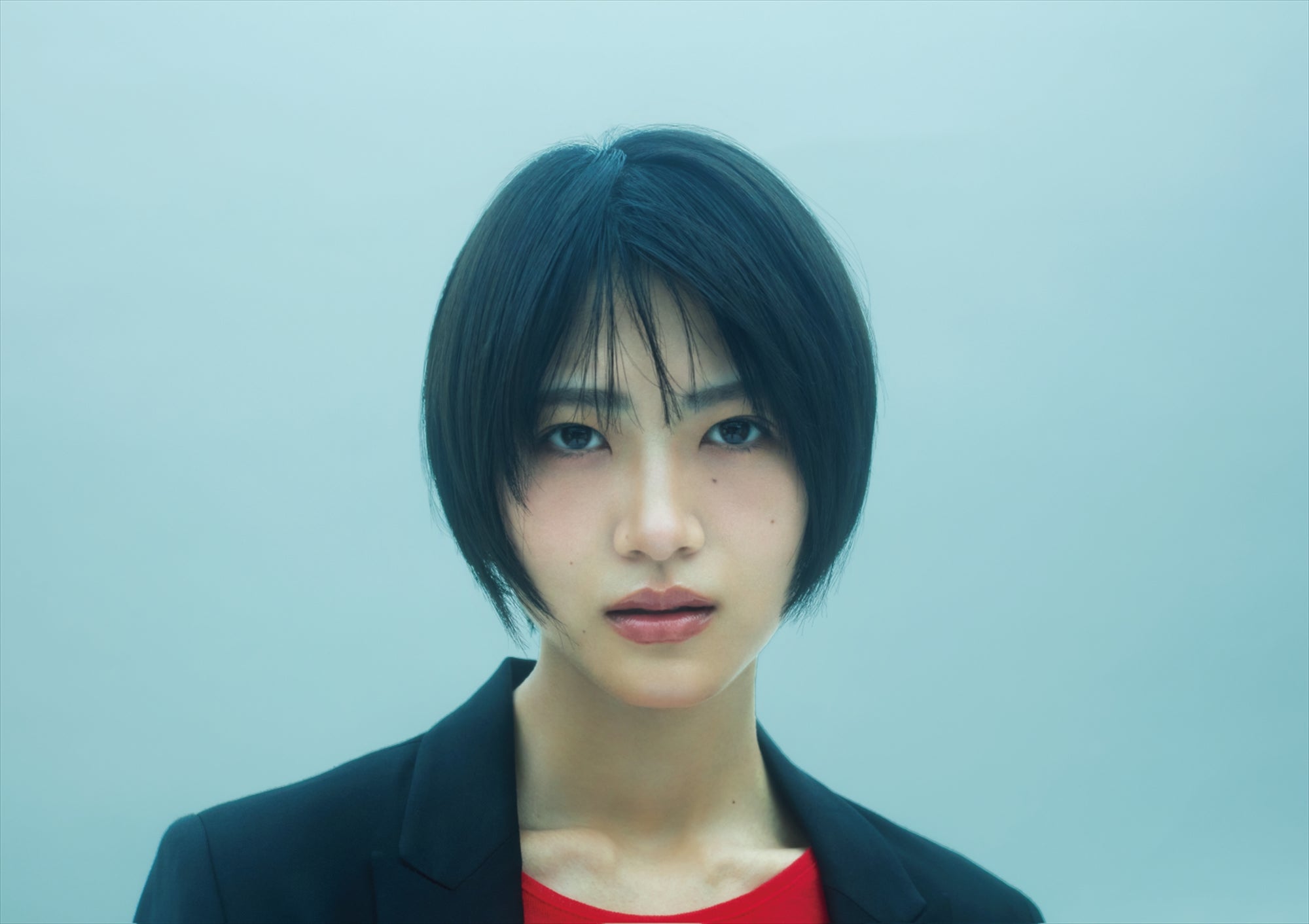 卓上カレンダー「若月佑美デビュー15周年記念カレンダー2026」より（提供写真）