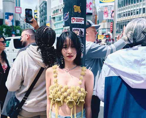 永尾まりや、新作写真集「まりやぎツーリズム」刊行決定 銭湯・ラブホテル・“例のプール”…112ページで日本を再発見