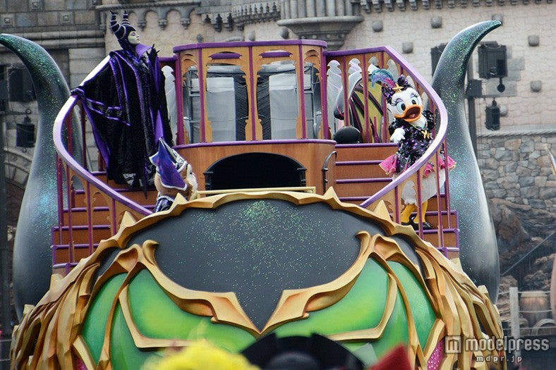 マレフィセント、デイジー／「ザ・ヴィランズ・ワールド」