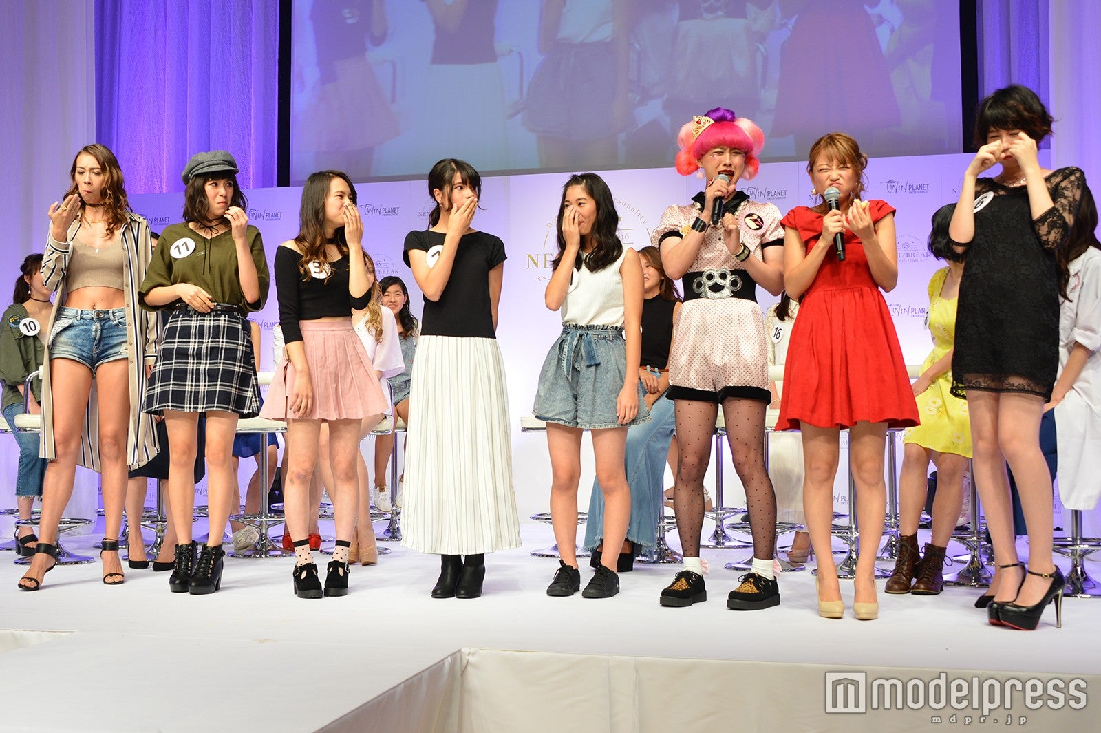 からしシュークリームで「リアクション」を審査（C）モデルプレス