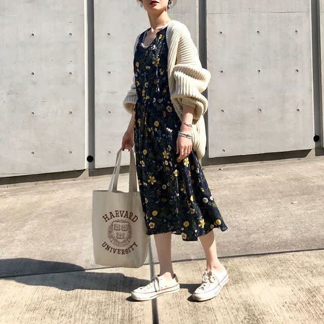 ヴィンテージ風花柄ワンピ が着回し力抜群 コーデテクニックをマスターしましょ モデルプレス ヴィンテージ風花柄ワンピ が着回し力抜群 コーデテクニックをマスターしましょ モデルプレス