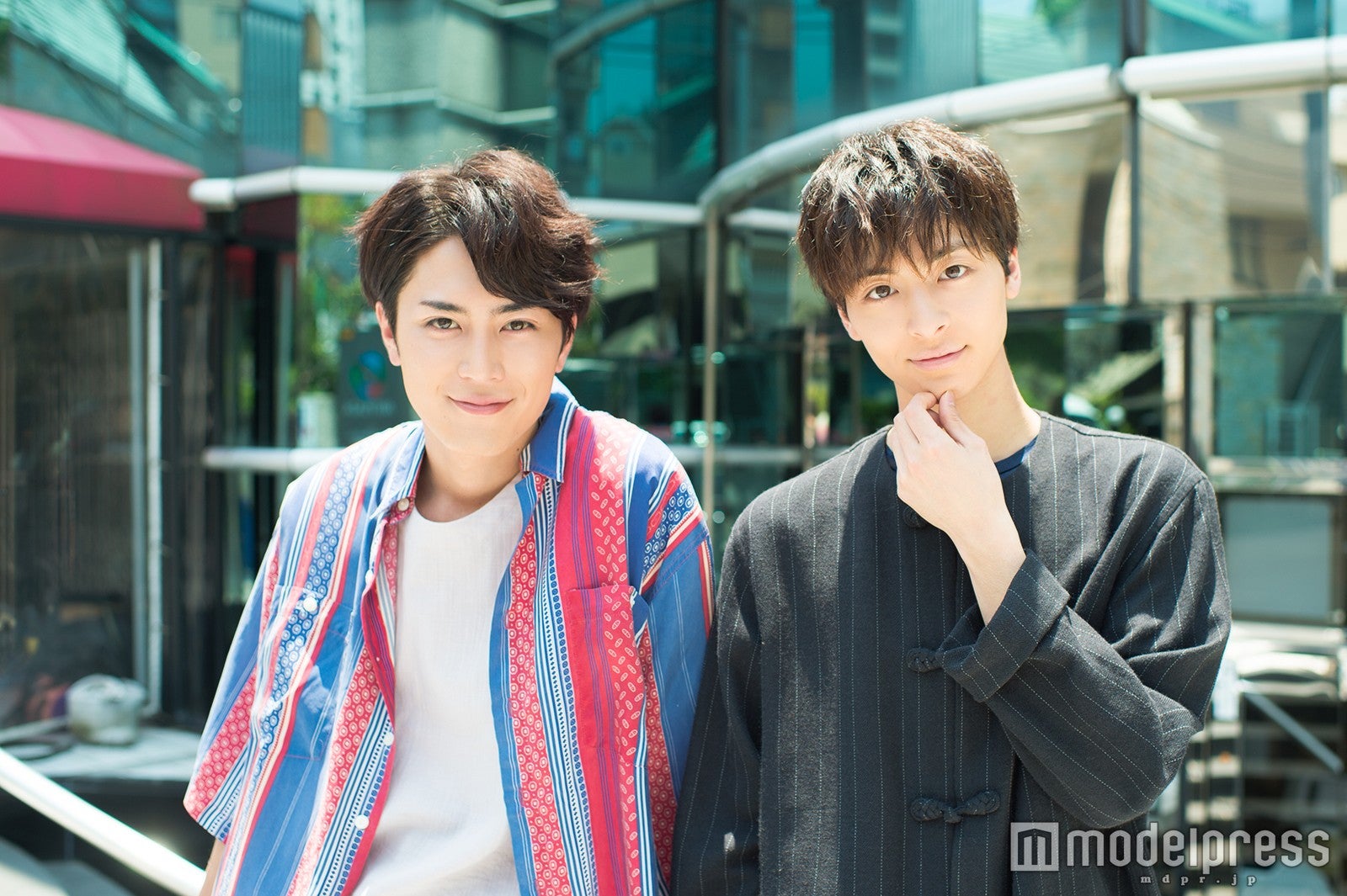 “真逆の生活”を送る二人（C）モデルプレス