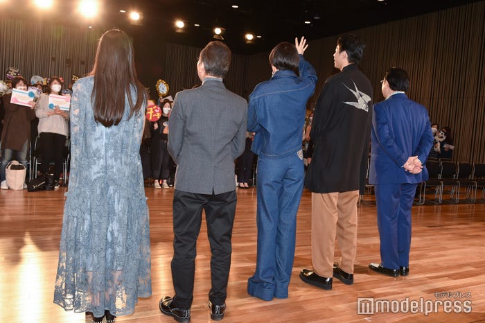 織田梨沙、小日向文世、長澤まさみ、東出昌大、小手伸也(C)モデルプレス