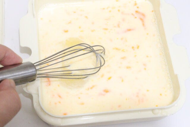 ダイソーのフレンチトーストメーカーで卵液を作る