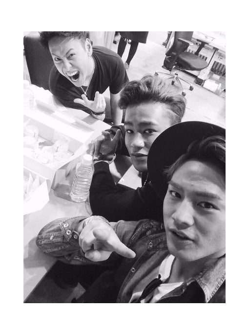 放送直前には仲睦まじい3ショットを投稿／登坂広臣Twitterより