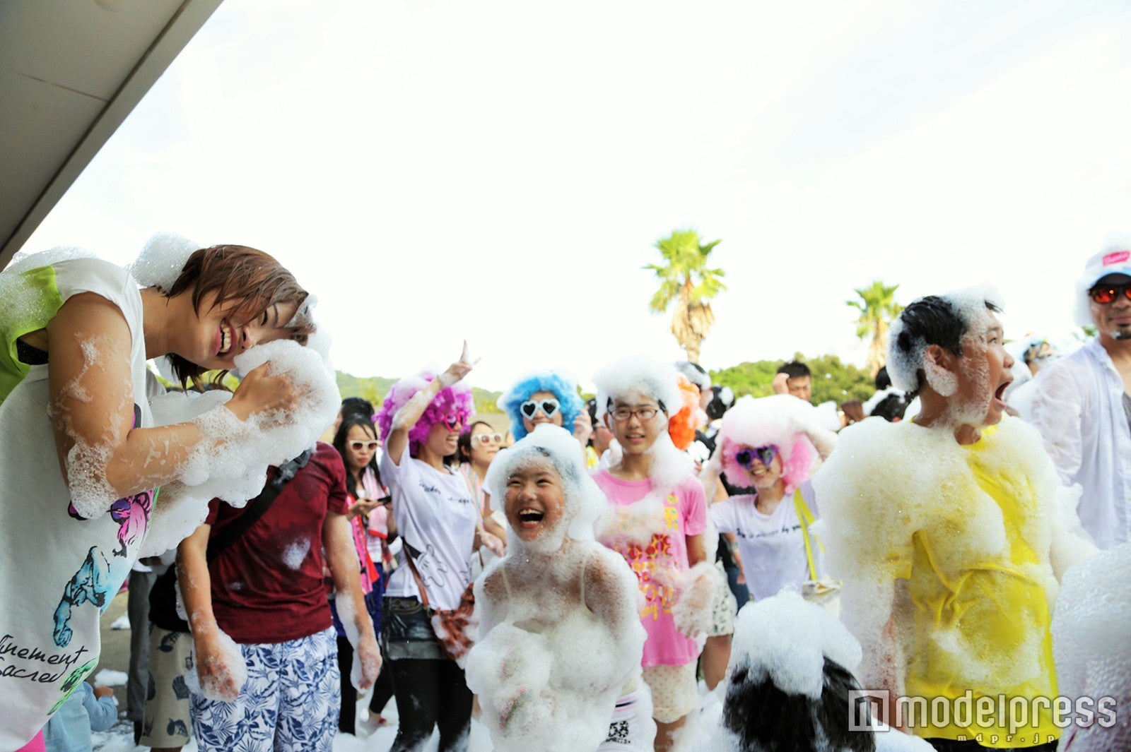 踊りながら泡まみれに／画像提供：泡パKAGAWA実行委員会