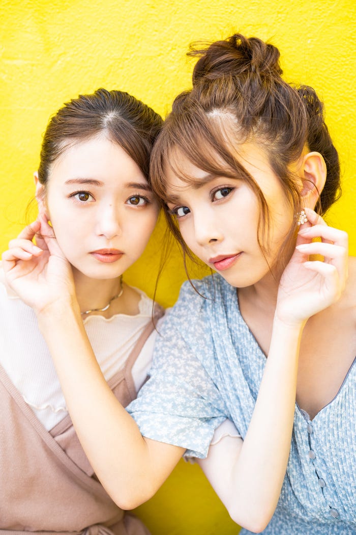市川美織、磯佳奈江「磯佳奈江1st写真集 いそちゃん」「磯佳奈江1st写真集 いそちゃん」(C)KADOKAWA PHOTO/MAKINO SHOTA