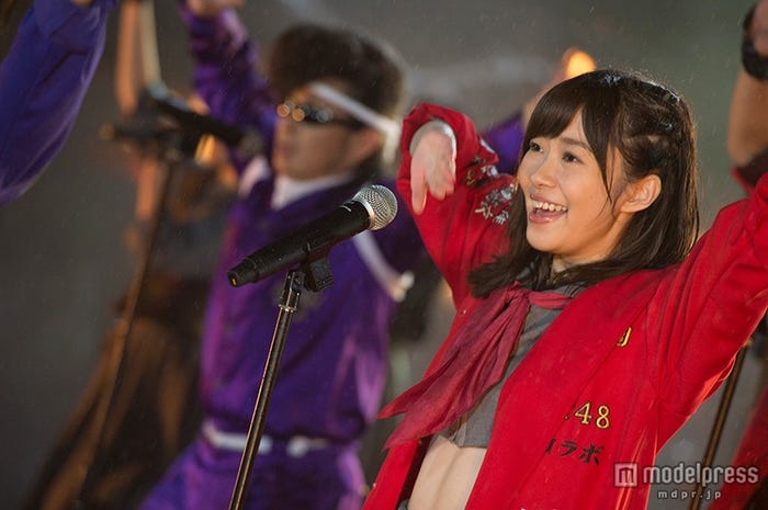 「しぇからしか!」HKT48 feat.氣志團MVのワンシーン(C)AKS