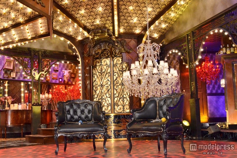 バラエティー番組「櫻井有吉アブナイ夜会」のセット