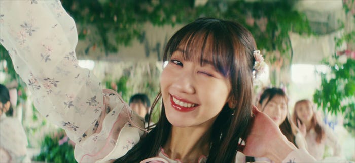 AKB48「カラコンウインク」(C)AKB48