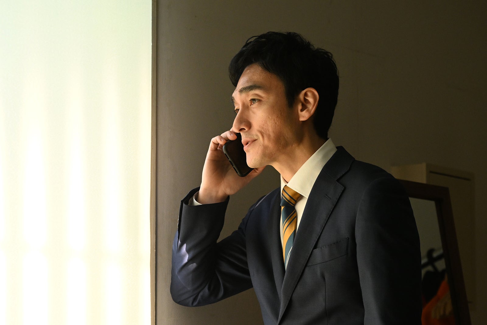 草なぎ剛 「罠の戦争」第5話より（C）カンテレ