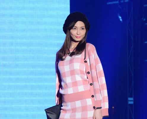 押切もえ、スラリ美脚で大人の色気