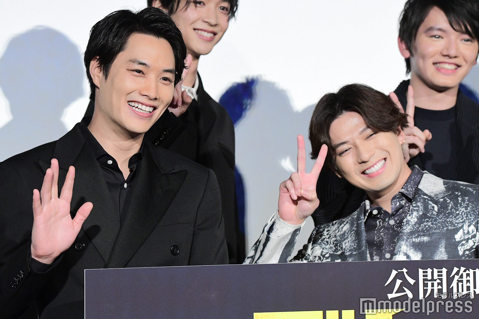 鈴木伸之、新田真剣佑 （C）モデルプレス