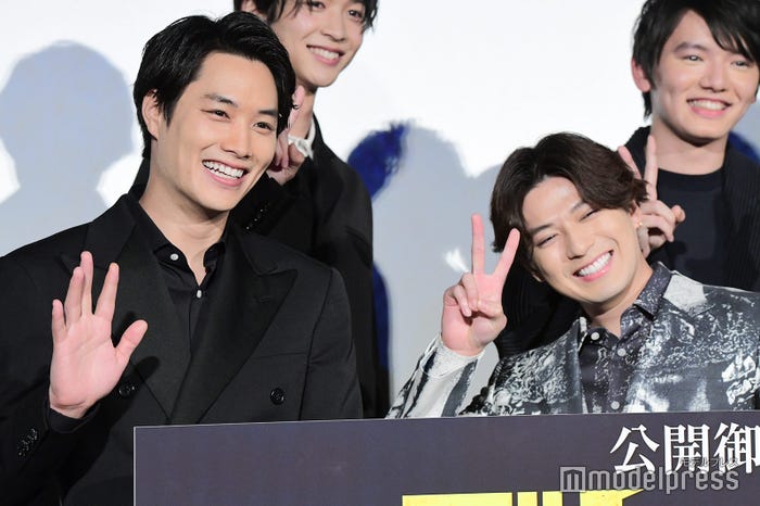 鈴木伸之、新田真剣佑 (C)モデルプレス