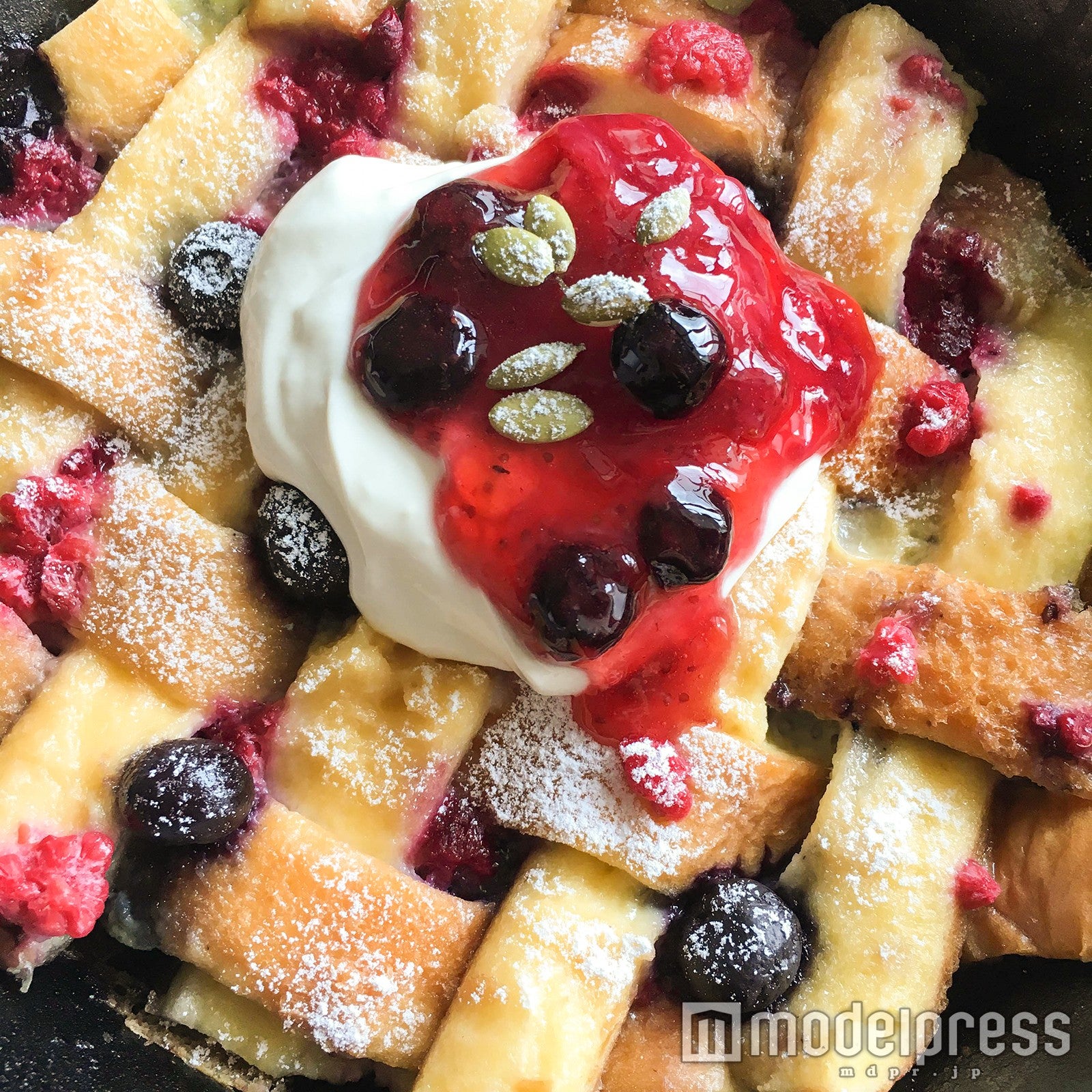 クリームをたっぷりのせて…／画像提供：柏原歩