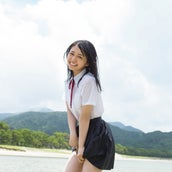欅坂46長濱ねる 制服で海に 写真集重版記念で 濡れ髪ポニーテール 公開 モデルプレス