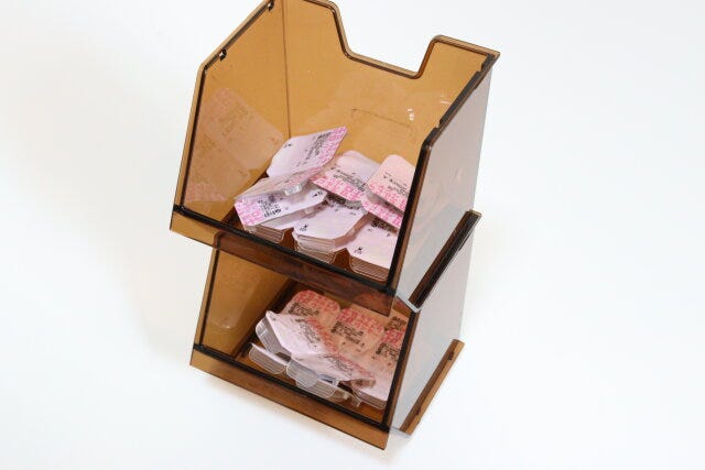 アメニティーラック（アンバー）　コンタクトレンズ収納