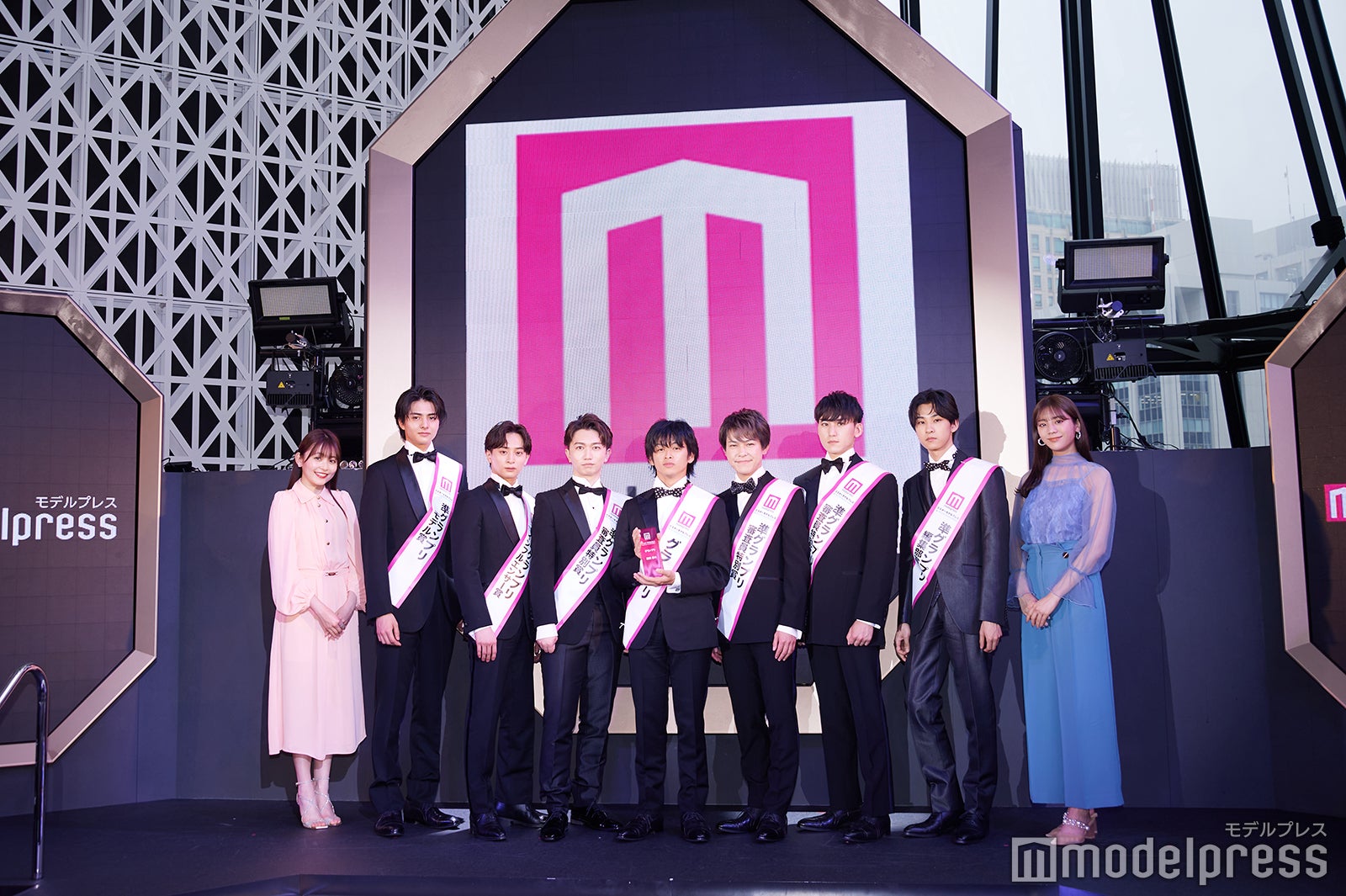 「ミスモデルプレス」「ミスターモデルプレス」表彰式の様子 （C）モデルプレス