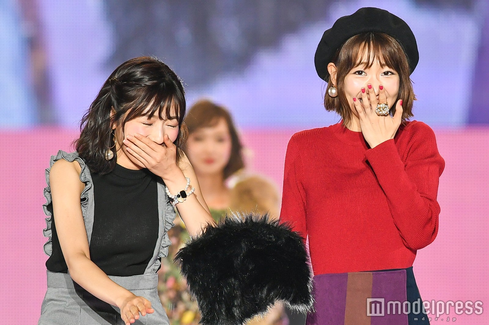 AKB48 ネ申テレビ 渡辺麻友 柏木由紀 Stream 渡辺麻友×柏木由紀 （時報） by akbtube | Listen online