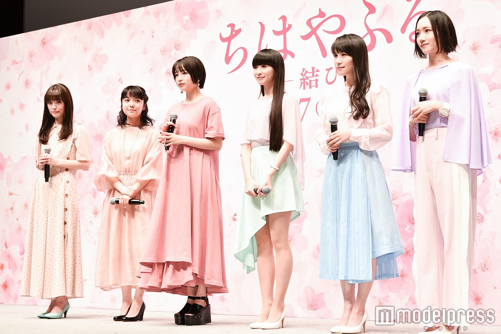 ピンク、パステルカラーに統一された衣装が可愛い／優希美青、上白石萌音、広瀬すず、かしゆか、あ～ちゃん、のっち （C）モデルプレス