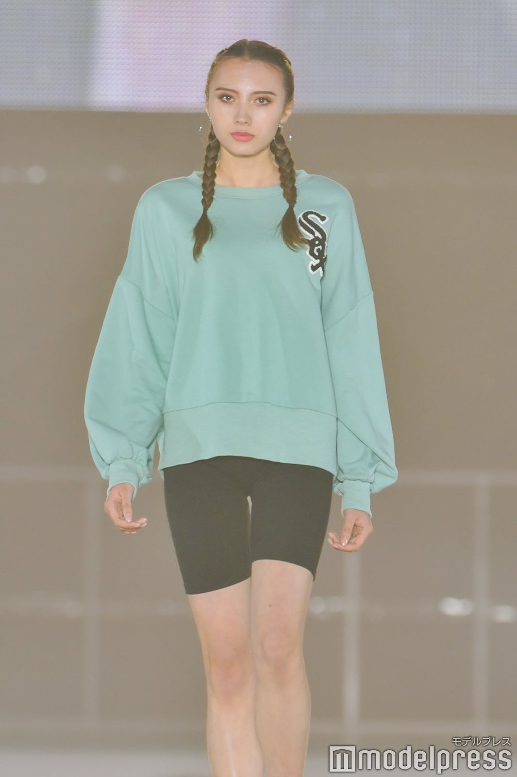 土方エレナ（C）モデルプレス