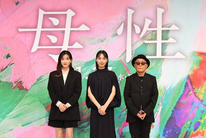 永野芽郁、戸田恵梨香、廣木隆一監督(C)2022映画「母性」製作委員会