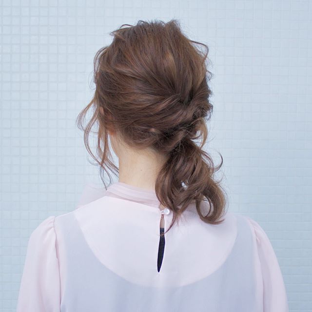 前髪なしのミディアムヘアアレンジ 簡単 可愛い旬顔になれるこなれヘアをご紹介 モデルプレス