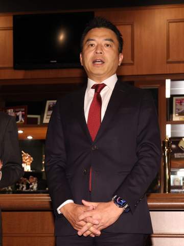 楽天 森井球団社長「数字を決めていたわけではない。私の責任」三木肇監督の電撃休養で取材対応「昨晩遅くまで話し合った」塩川監督代行には「あくまで代行」