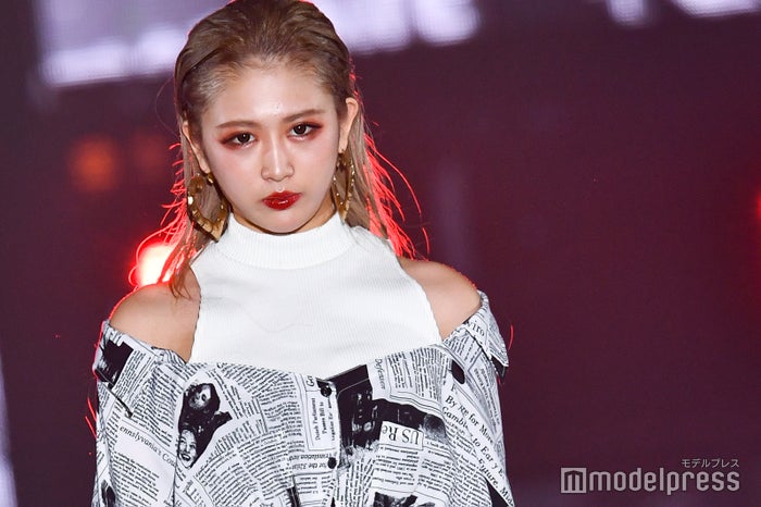 話題の 白ギャル 伊藤桃々 笑顔封印ランウェイがカッコいい Girlsaward 19 Spring Summer モデルプレス 話題の 白ギャル 伊藤桃々 笑顔封印ランウェイがカッコいい Girlsaward 19 Spring Summer モデルプレス