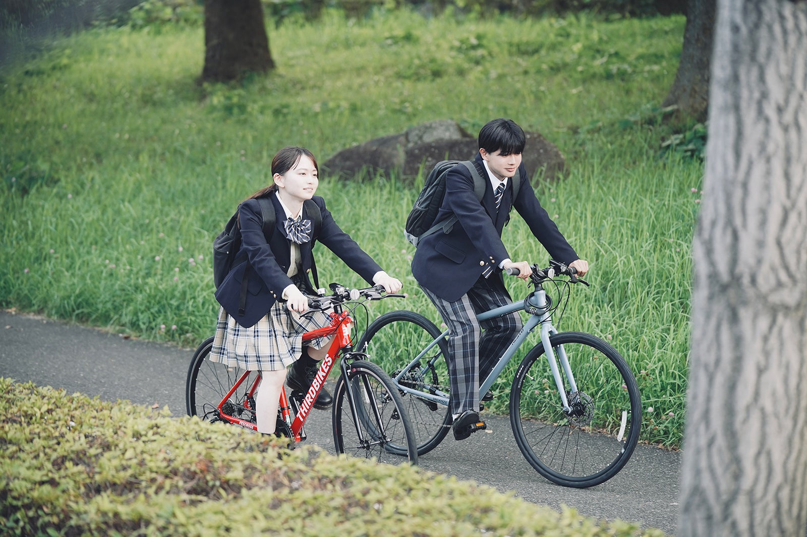 山田杏奈、長尾謙杜（C）2025『恋に至る病』製作委員会