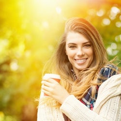 気になる彼に「女らしさをアピール」する方法4つ