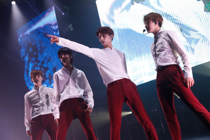 パフォーマンスチーム/左から:ディノ、ディエイト、ジュン、ホシ(提供写真)