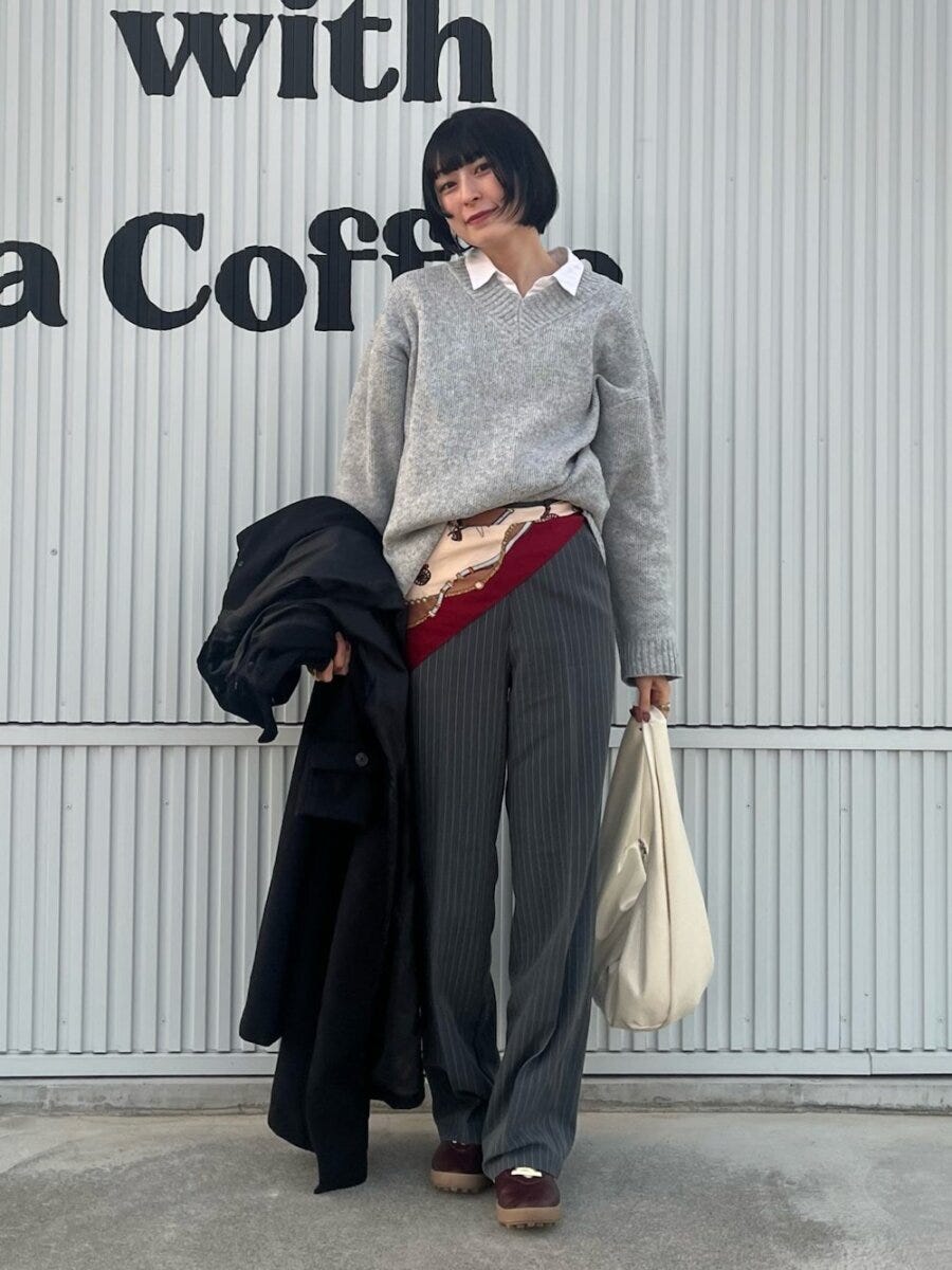 2026冬大人女性おすすめグレーニットおしゃれ上級者コーデ