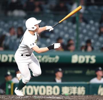 専大松戸・吉田颯人がDH1号！関東大会ベンチ外の背番号20が公式戦初出場で人生初本塁打「実感ない」持丸監督は称賛「DHができてベンチ入って3ラン。素晴らしい」