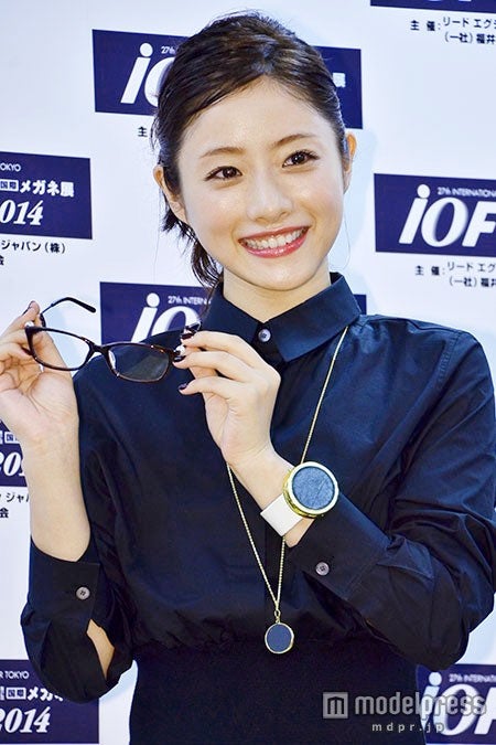 メガネの魅力をたっぷり語る、石原さとみ