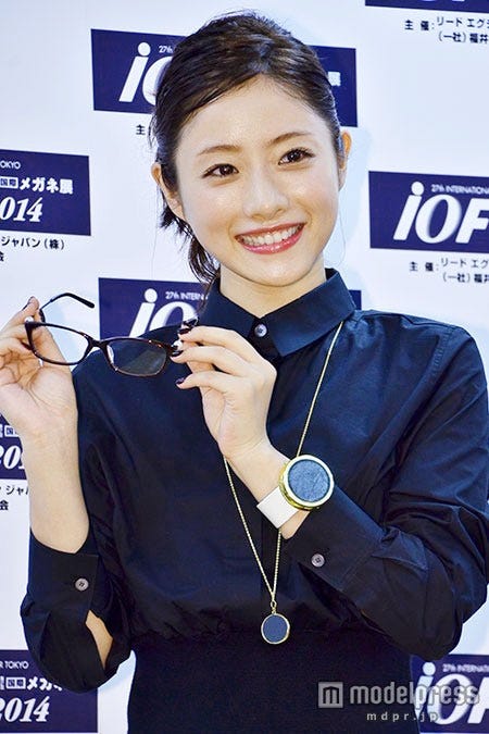 メガネの魅力をたっぷり語る、石原さとみ