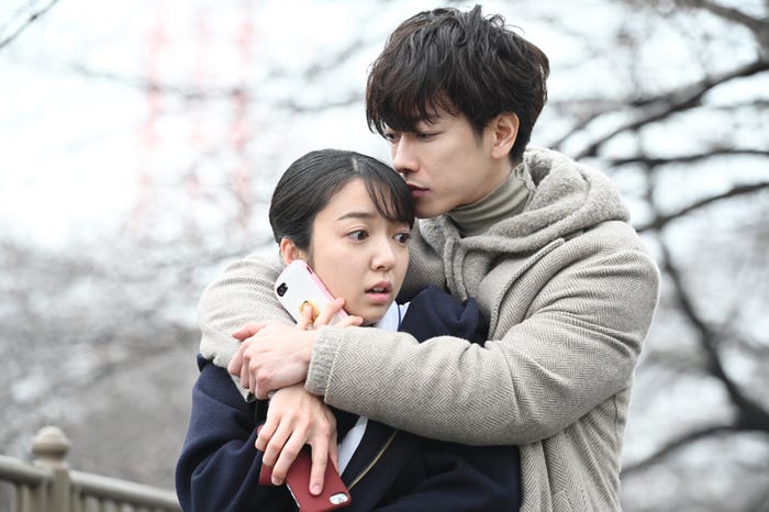 上白石萌音、佐藤健(C)TBS