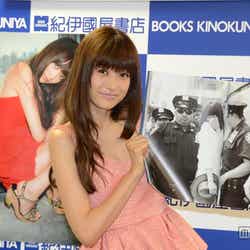 ニューヨークで撮影されたお気に入りページを紹介するヨンア