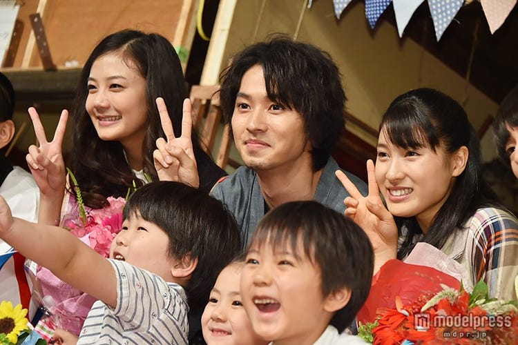 画像2 4 朝ドラ まれ クランクアップ 山崎賢人 土屋太鳳が涙のハグ モデルプレス