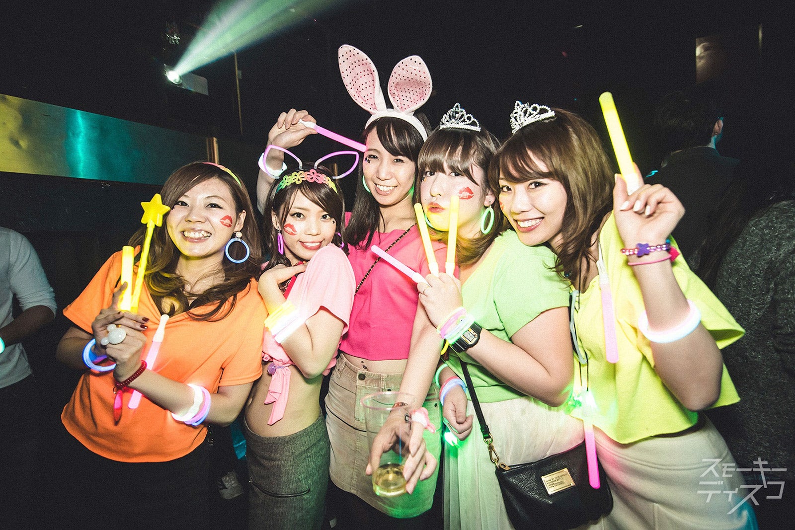 LEDアイテム／画像提供：アフロ＆コー