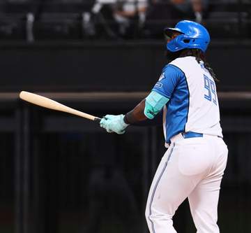 日本ハム・レイエスが圧巻2打席連発 バックスクリーンへ28号3ラン、レフト上段へ29号2ラン エスコン熱狂
