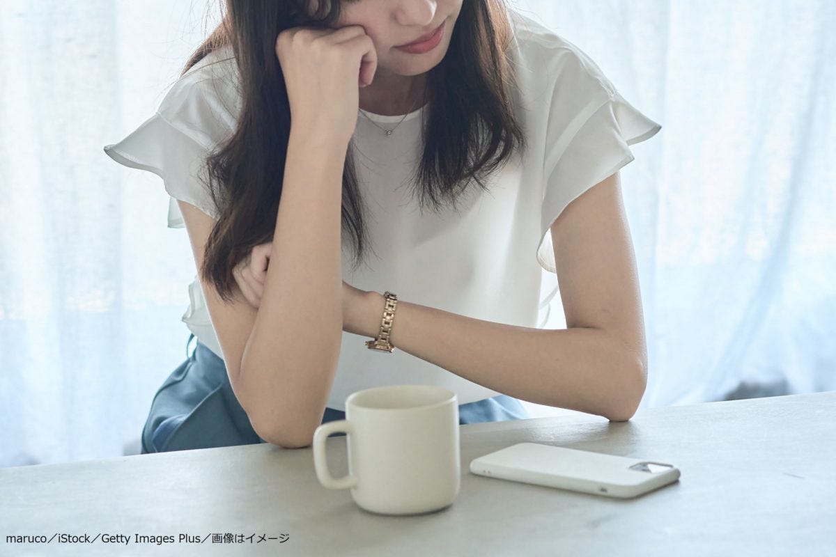 悩む女性