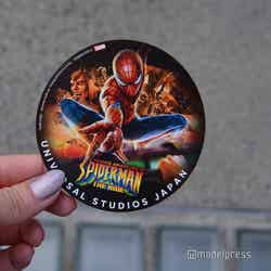 無料配布のステッカー(C)モデルプレス